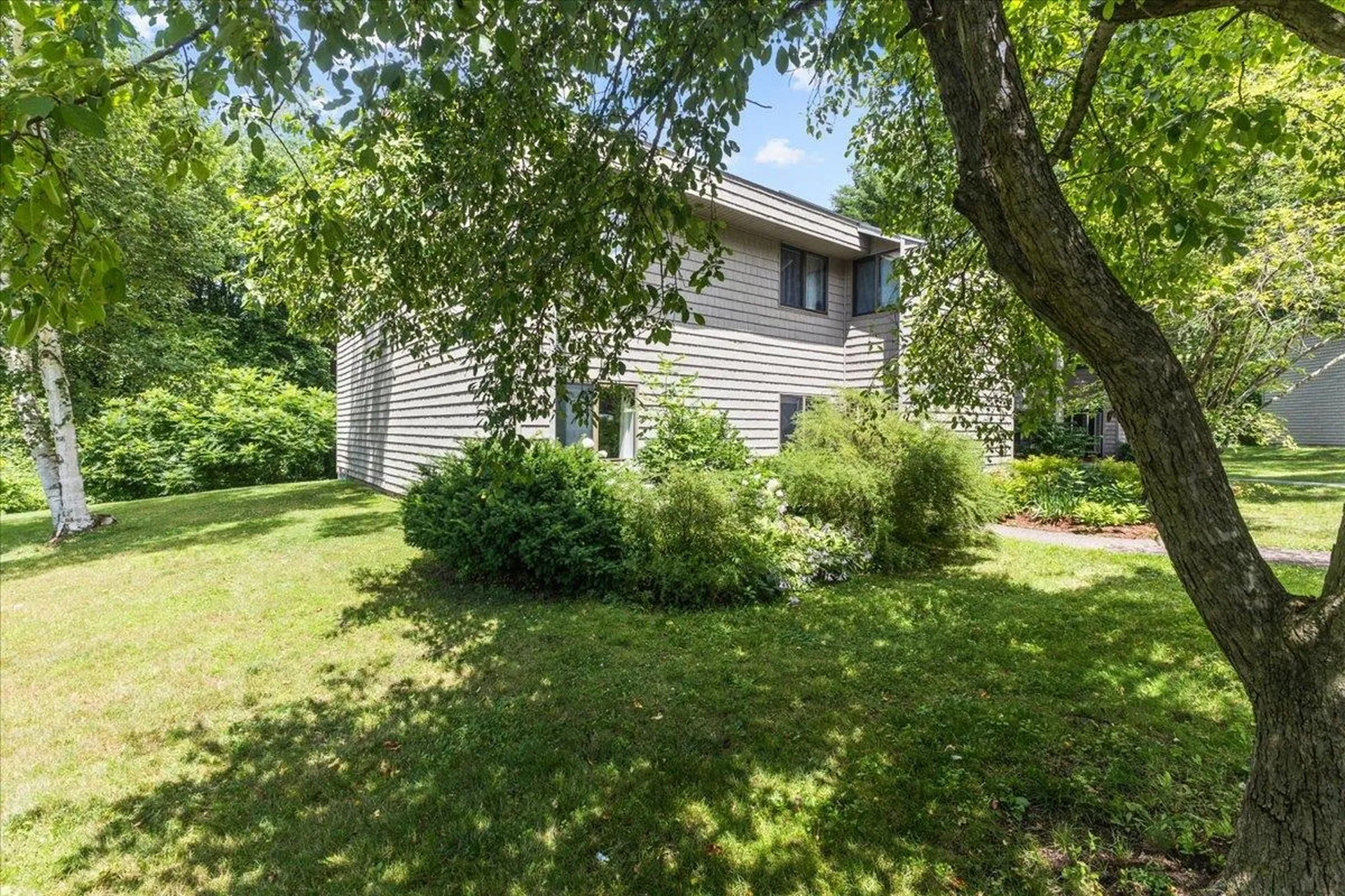 35 Hawthorne Circle South Burlington VT 05403