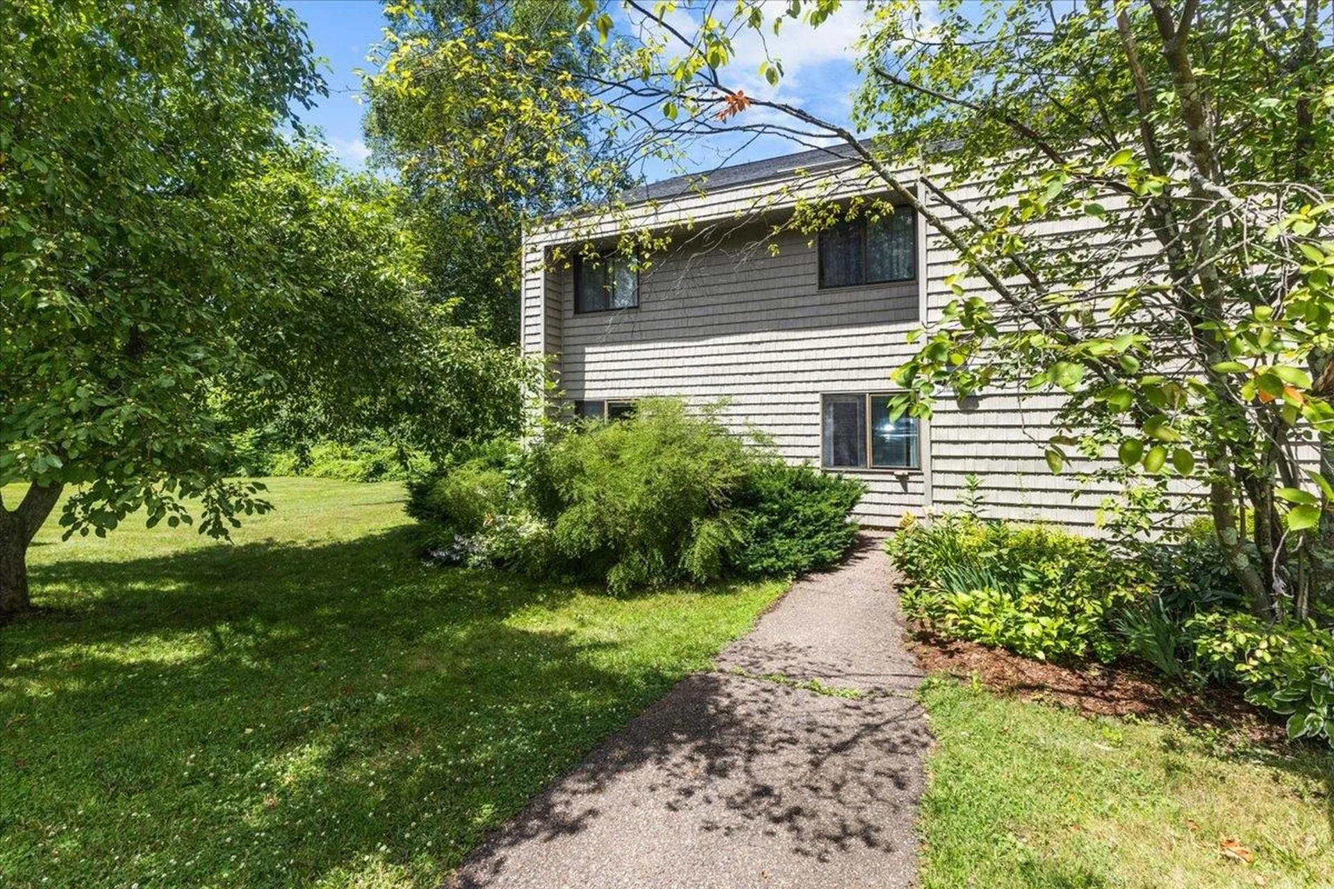 35 Hawthorne Circle South Burlington VT 05403