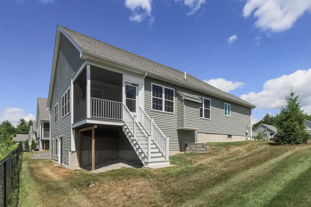 9 Mulberry Lane Hooksett NH 03106