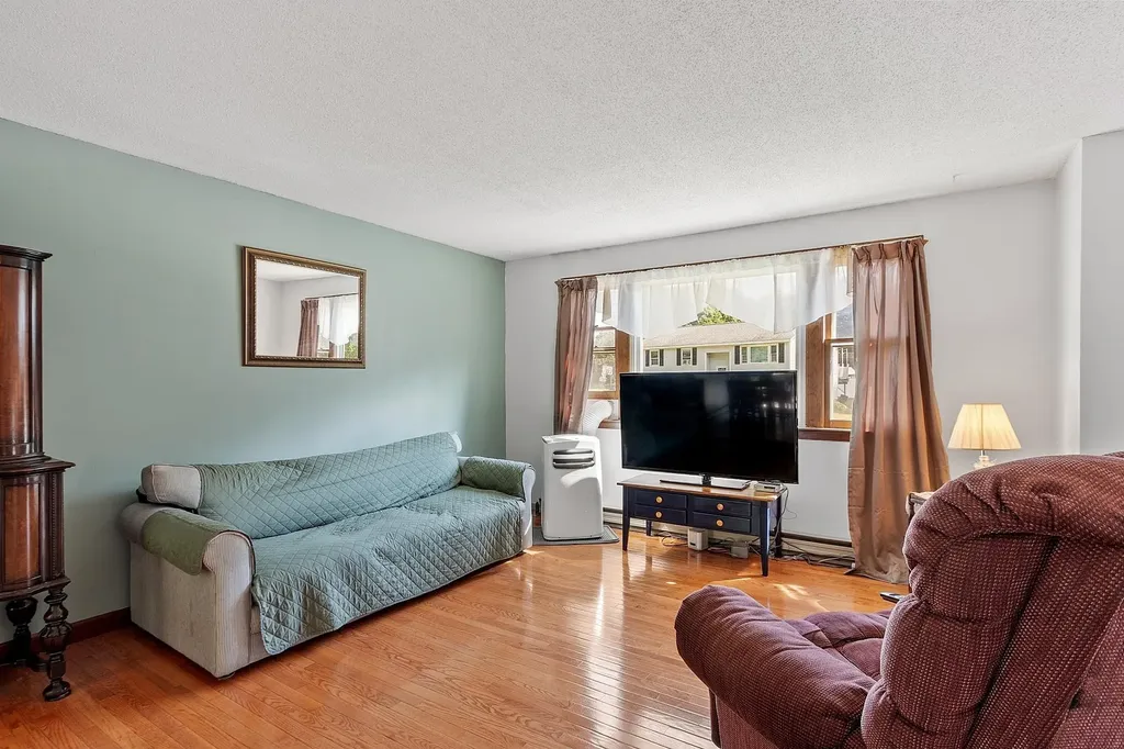 7 S London Drive Nashua NH 03062