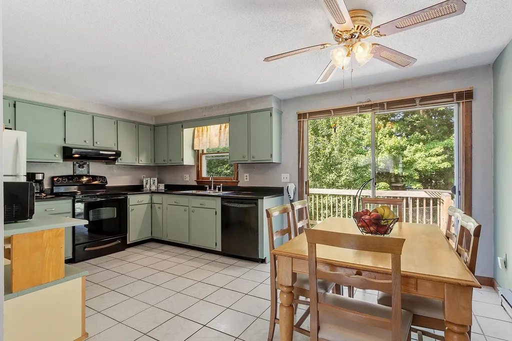 7 S London Drive Nashua NH 03062
