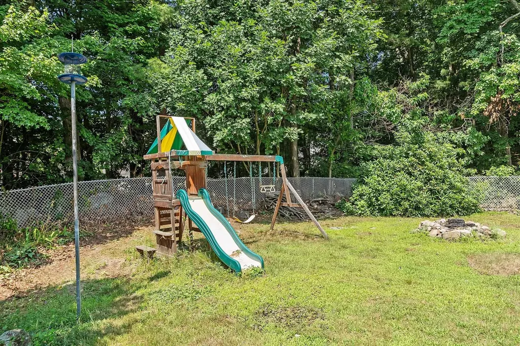 7 S London Drive Nashua NH 03062