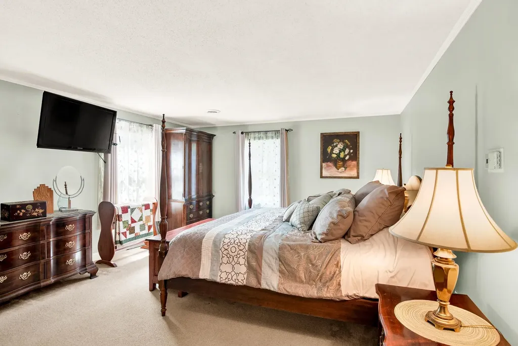 24 Hemlock Street Rochester NH 03867