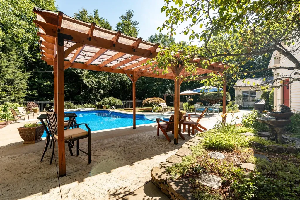 24 Hemlock Street Rochester NH 03867