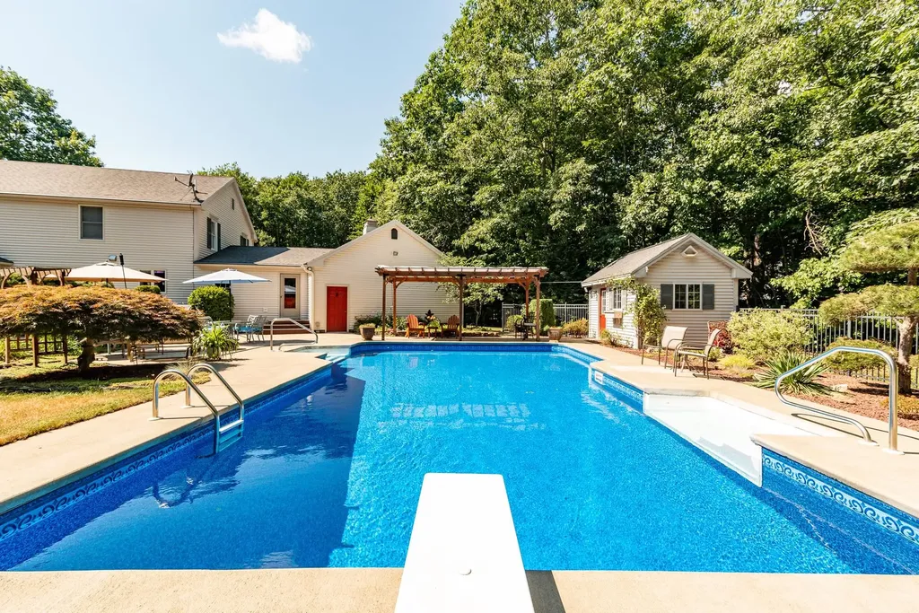 24 Hemlock Street Rochester NH 03867