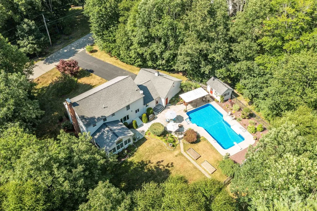 24 Hemlock Street Rochester NH 03867