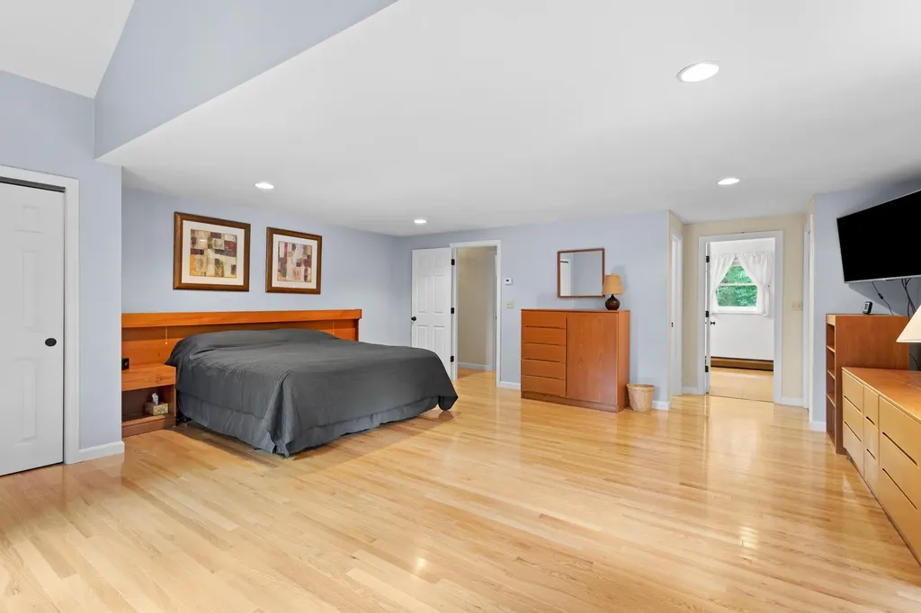 51 Pinecrest Drive Bedford NH 03110