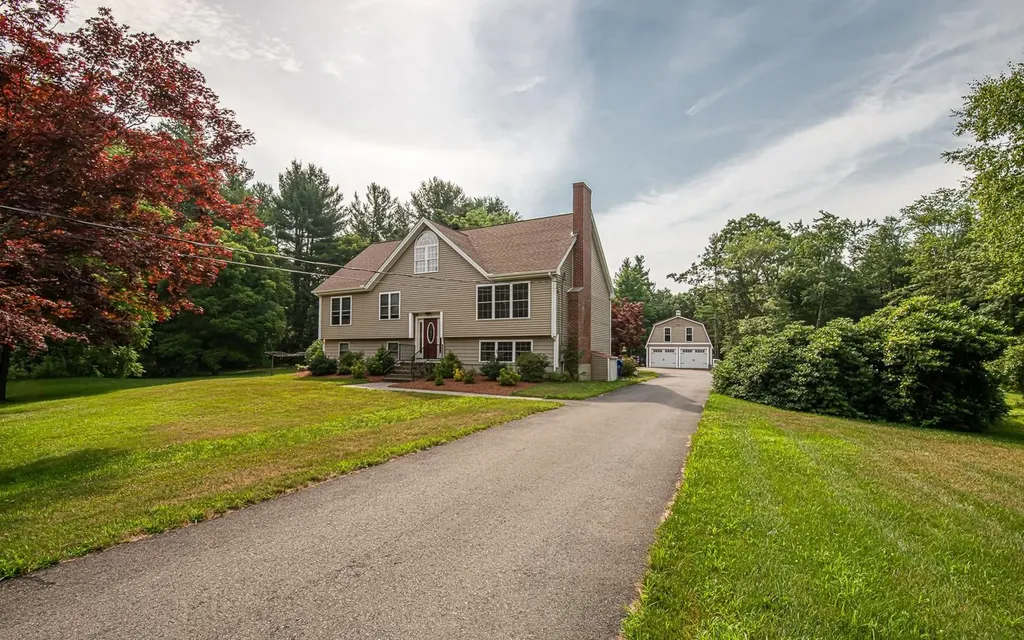 13 Boyd Road Hudson NH 03051