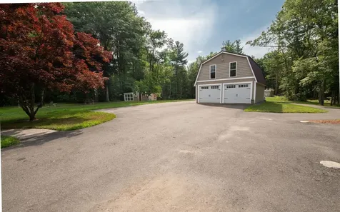 13 Boyd Road Hudson NH 03051