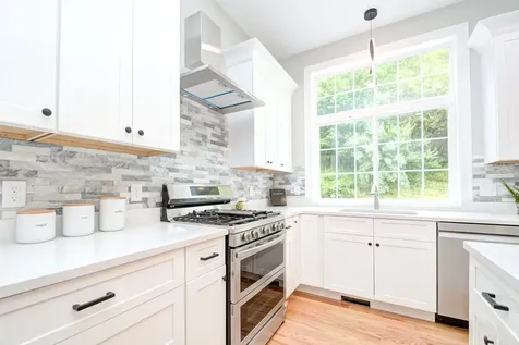 16 Nirvana Drive Salem NH 03079