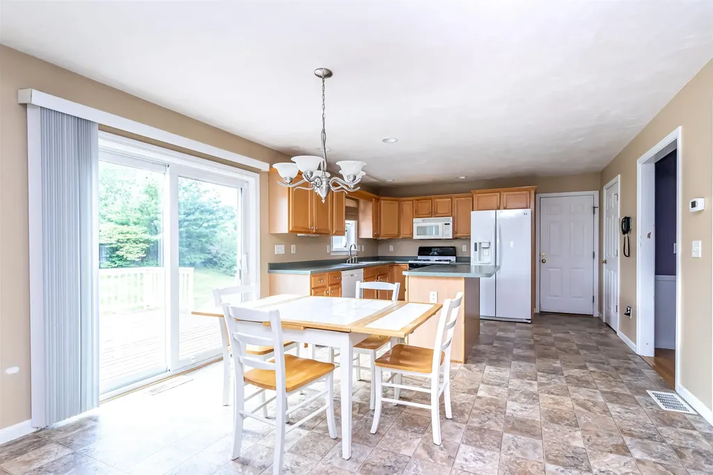 6 Cherrywood Drive Nashua NH 03062