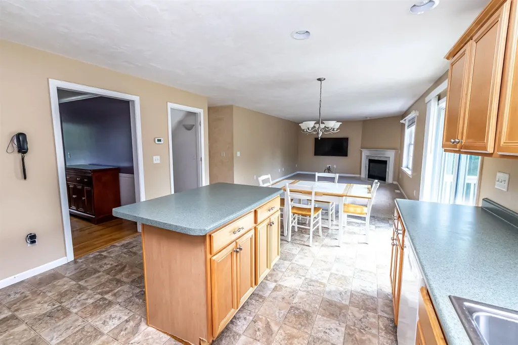 6 Cherrywood Drive Nashua NH 03062
