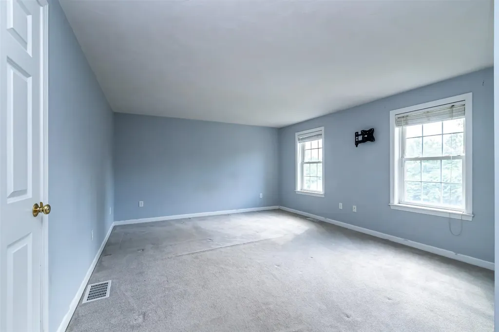 6 Cherrywood Drive Nashua NH 03062