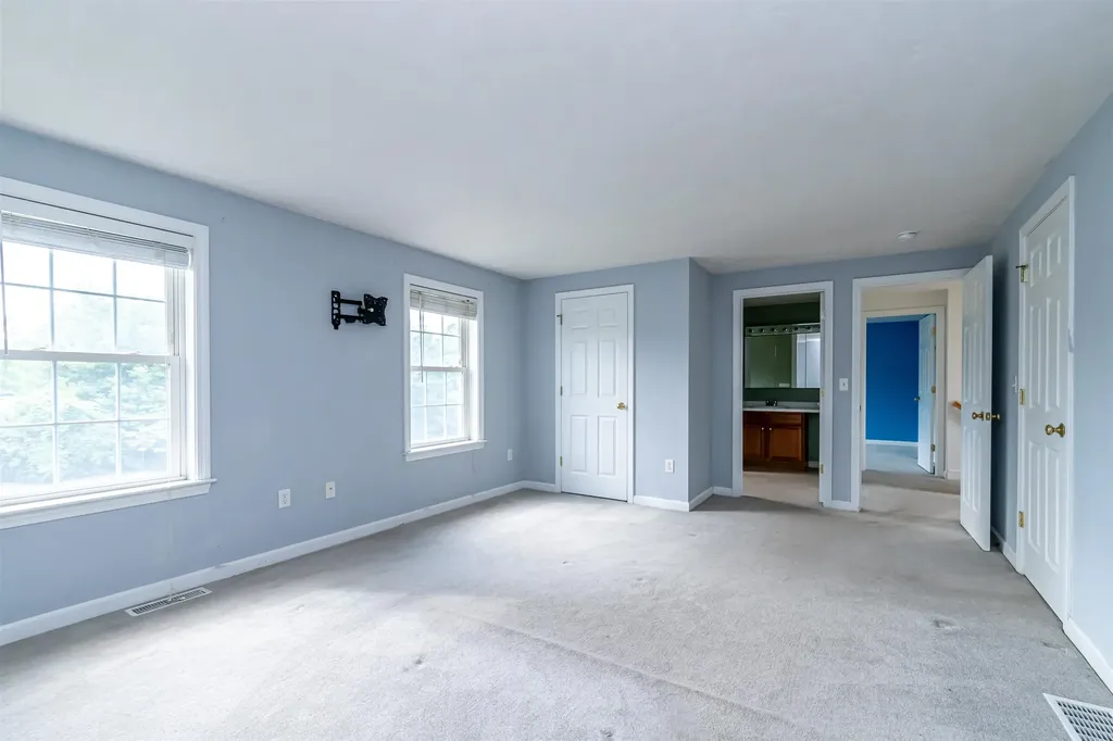 6 Cherrywood Drive Nashua NH 03062