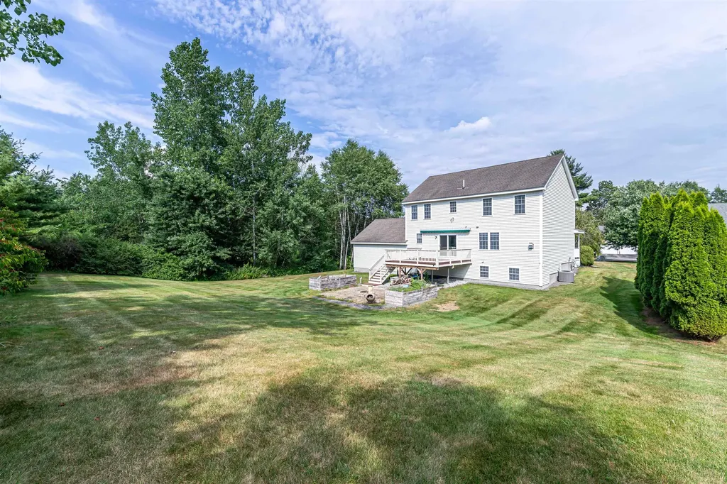 6 Cherrywood Drive Nashua NH 03062