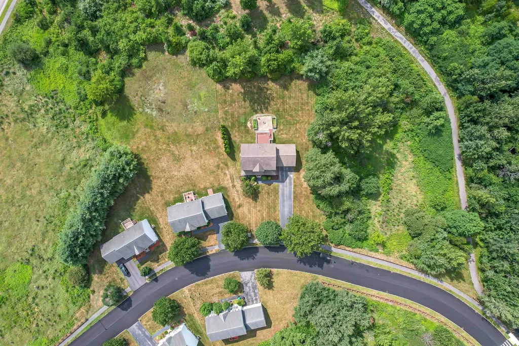 6 Cherrywood Drive Nashua NH 03062