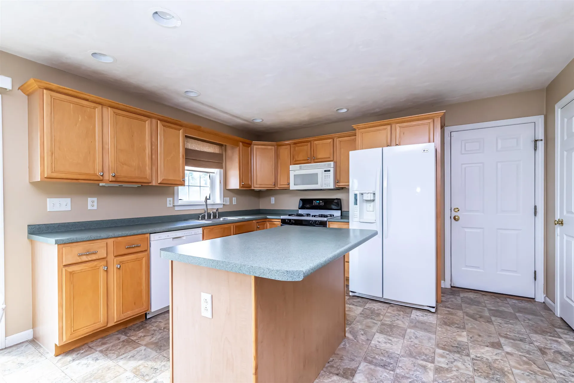 6 Cherrywood Drive Nashua NH 03062