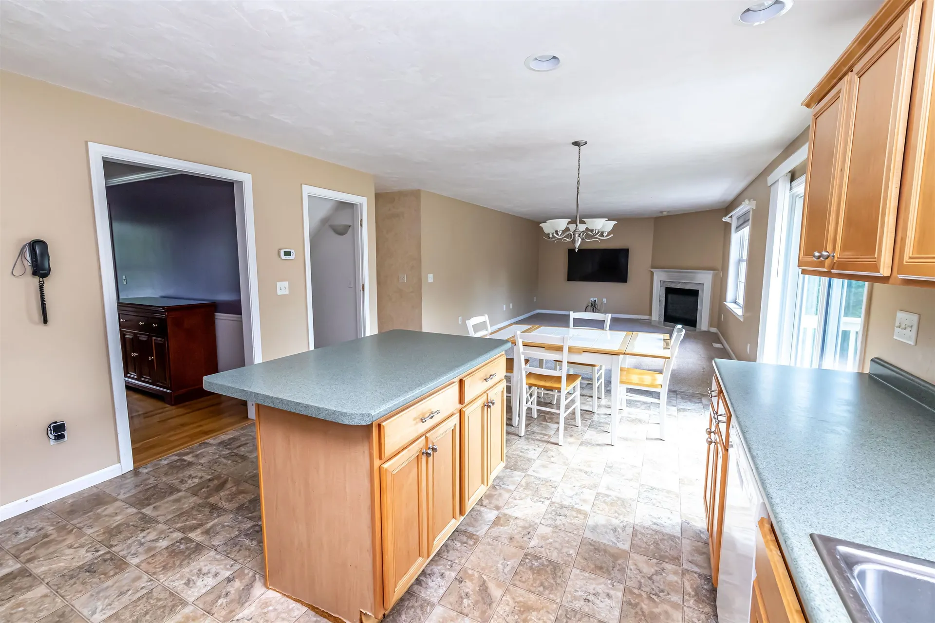 6 Cherrywood Drive Nashua NH 03062