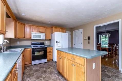6 Cherrywood Drive Nashua NH 03062