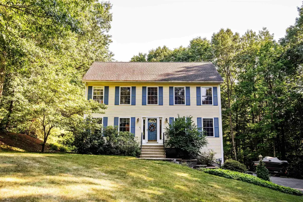 6 Emerald Drive Salem NH 03079