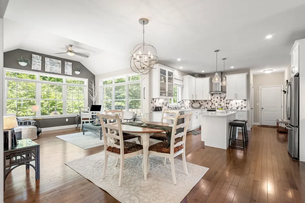 14 Churchill Drive Hooksett NH 03106