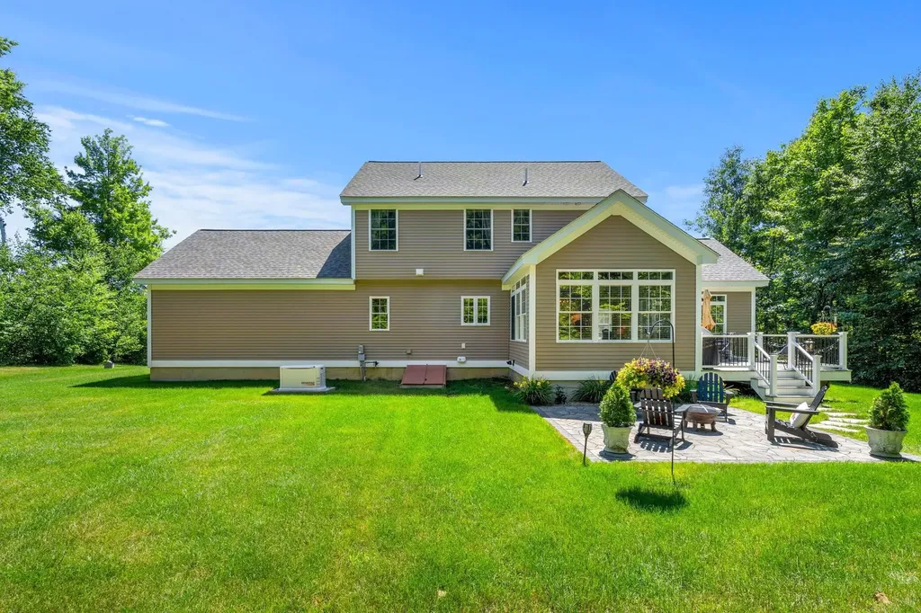 14 Churchill Drive Hooksett NH 03106