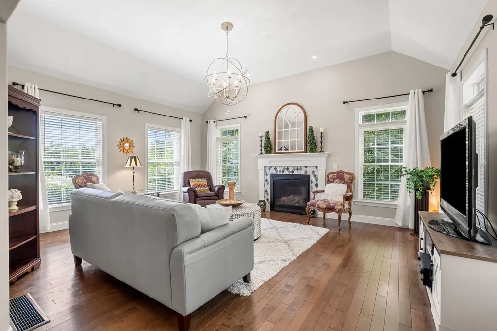 14 Churchill Drive Hooksett NH 03106