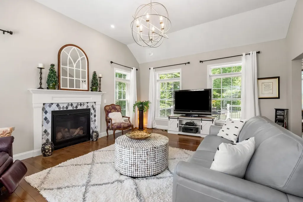14 Churchill Drive Hooksett NH 03106