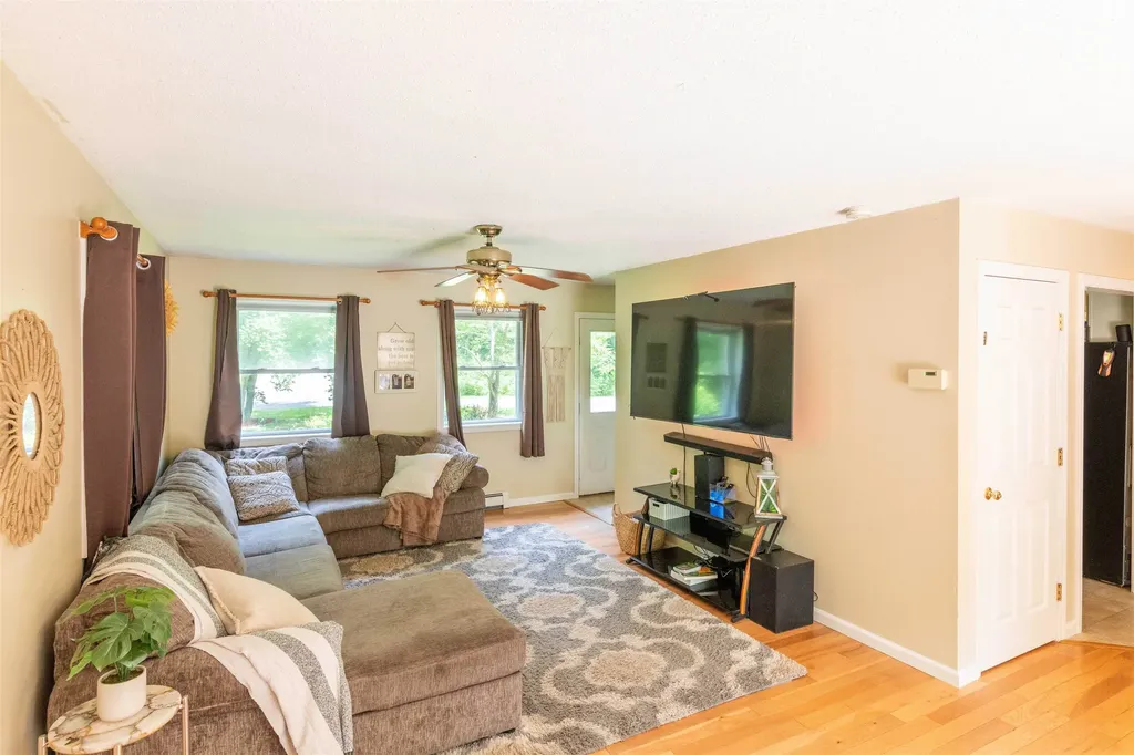 42 Arron Road Piermont NH 03779