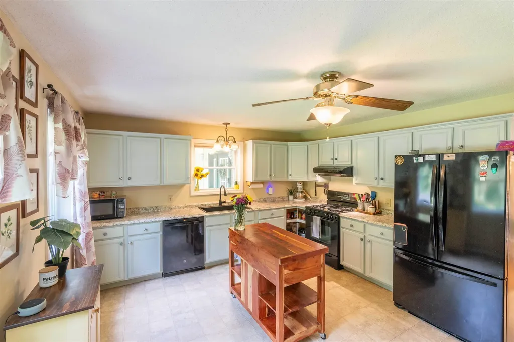 42 Arron Road Piermont NH 03779