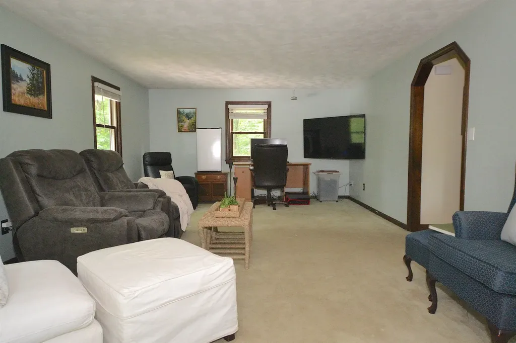 13 Woodhenge Circle Londonderry NH 03053