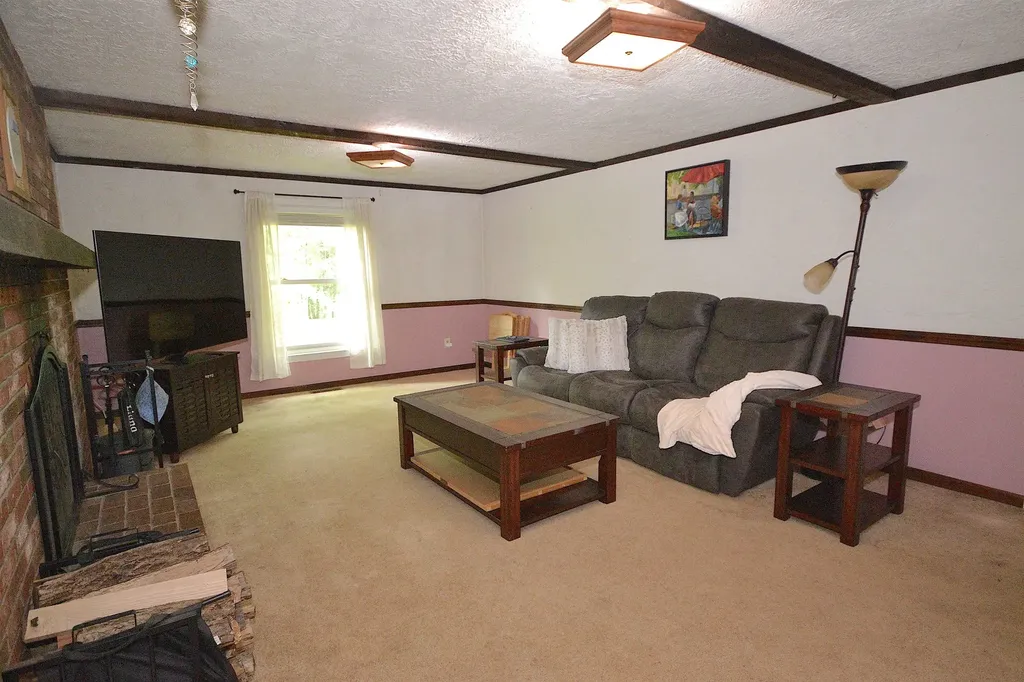 13 Woodhenge Circle Londonderry NH 03053