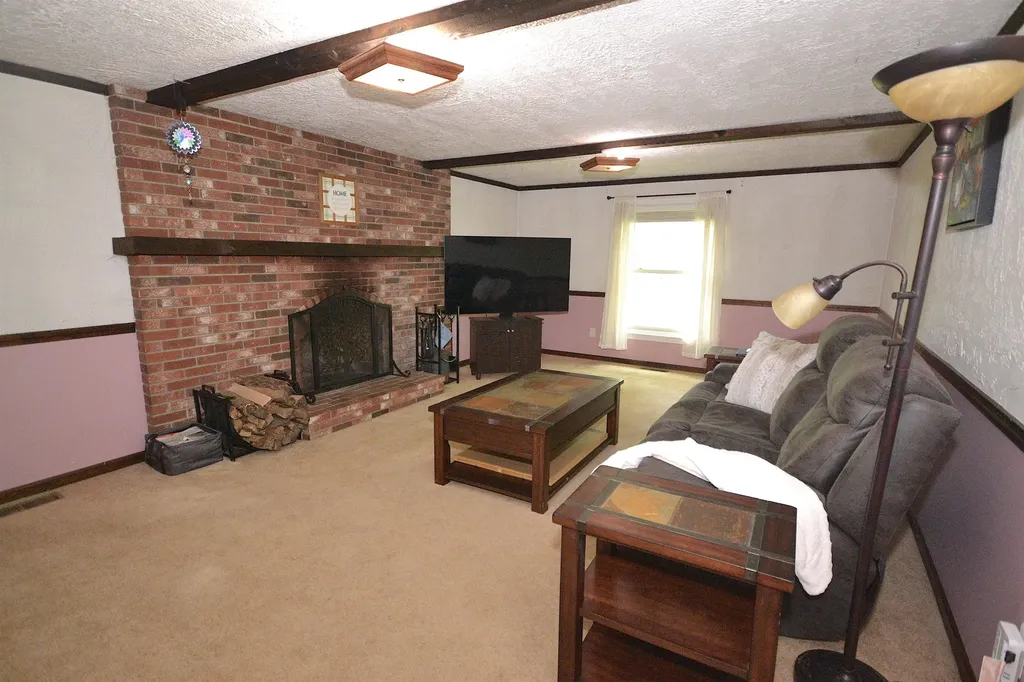 13 Woodhenge Circle Londonderry NH 03053
