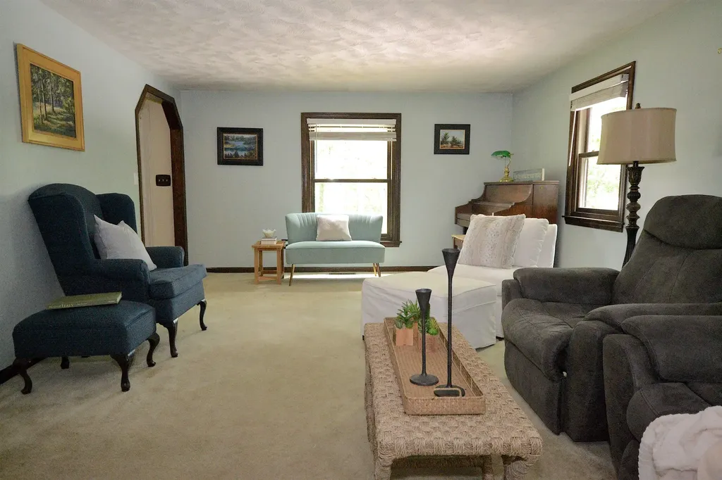 13 Woodhenge Circle Londonderry NH 03053