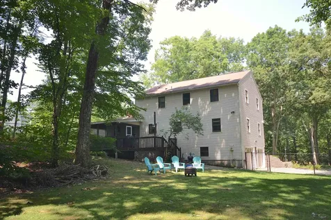 13 Woodhenge Circle Londonderry NH 03053