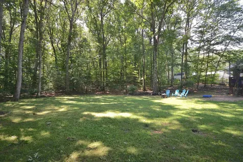 13 Woodhenge Circle Londonderry NH 03053