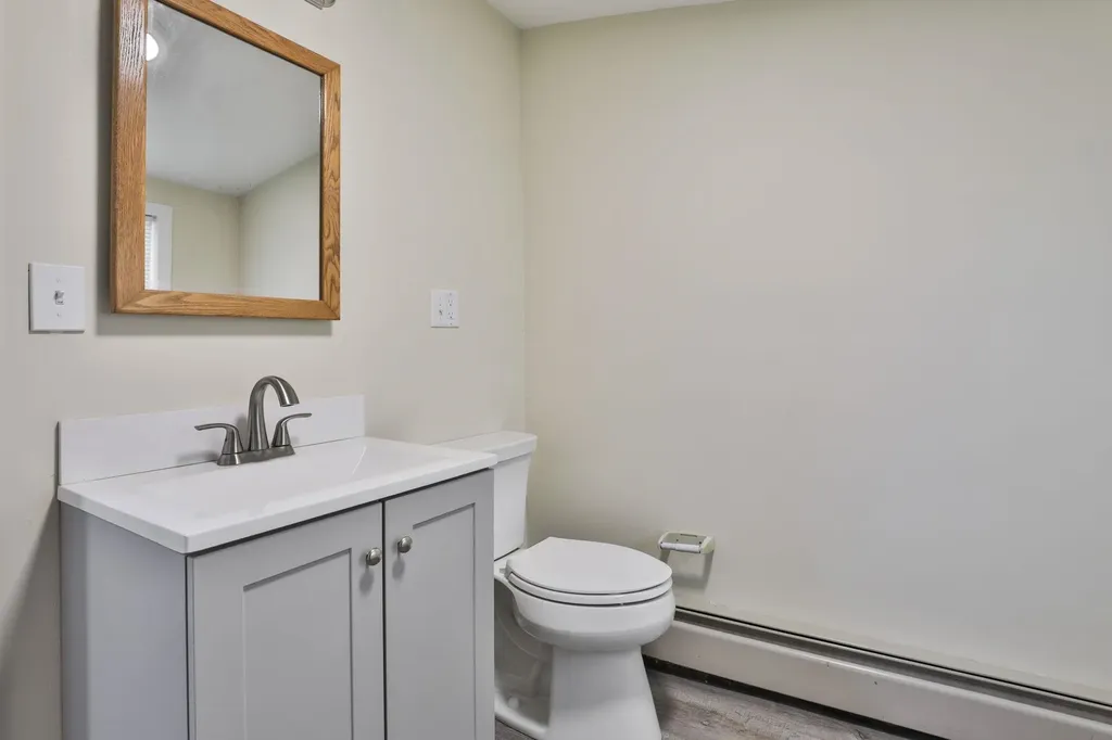 166 Rockingham Road Auburn NH 03032