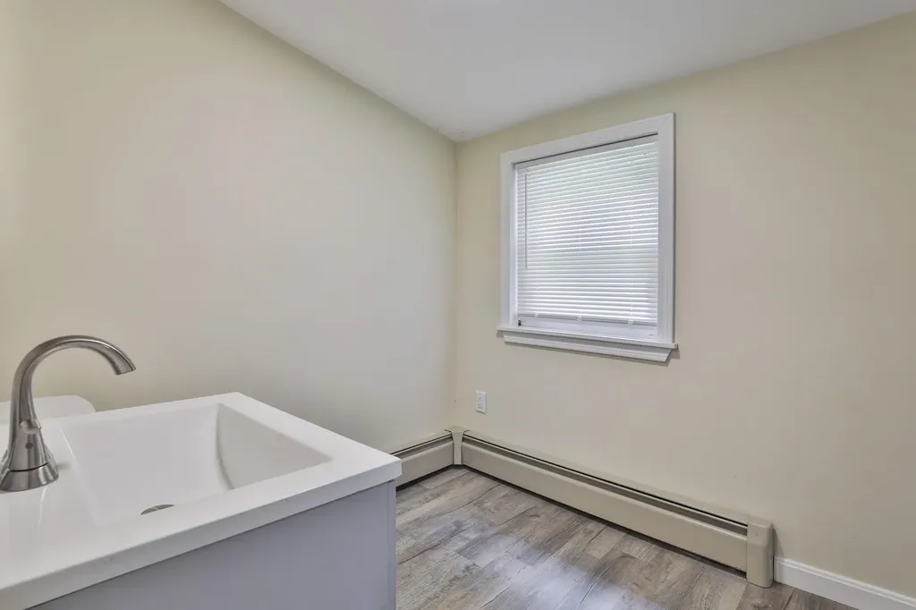 166 Rockingham Road Auburn NH 03032