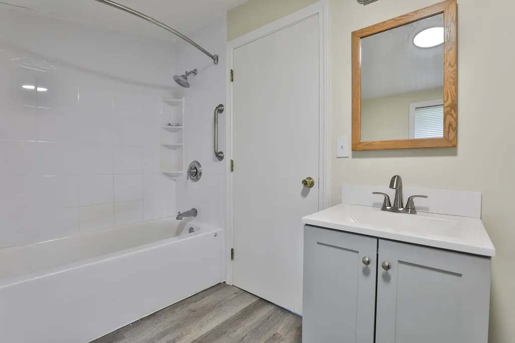 166 Rockingham Road Auburn NH 03032