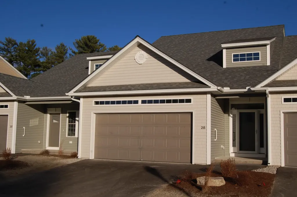 28 Sheffield Way Londonderry NH 03053