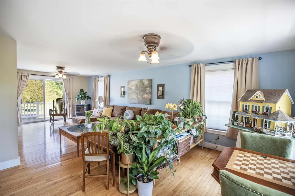 177 Sandown Road Chester NH 03036