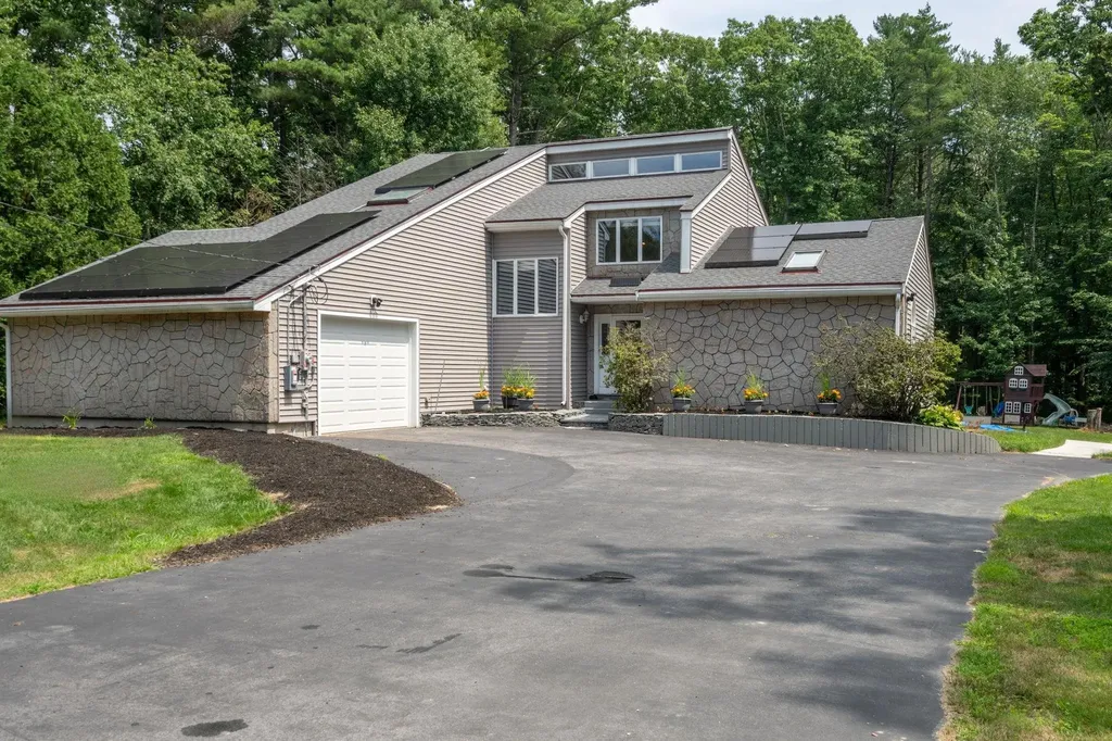 28 Chappy Lane Salem NH 03079