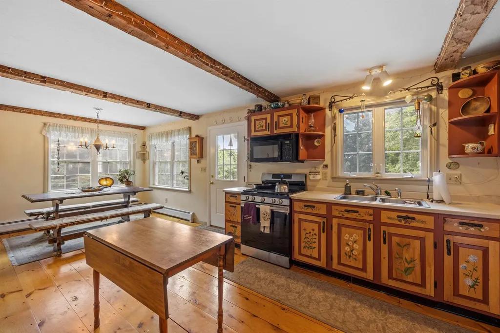 1041 Battle Street Webster NH 03303
