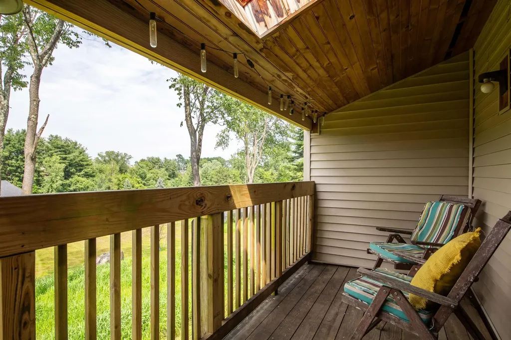 16 Bayberry Lane South Burlington VT 05403