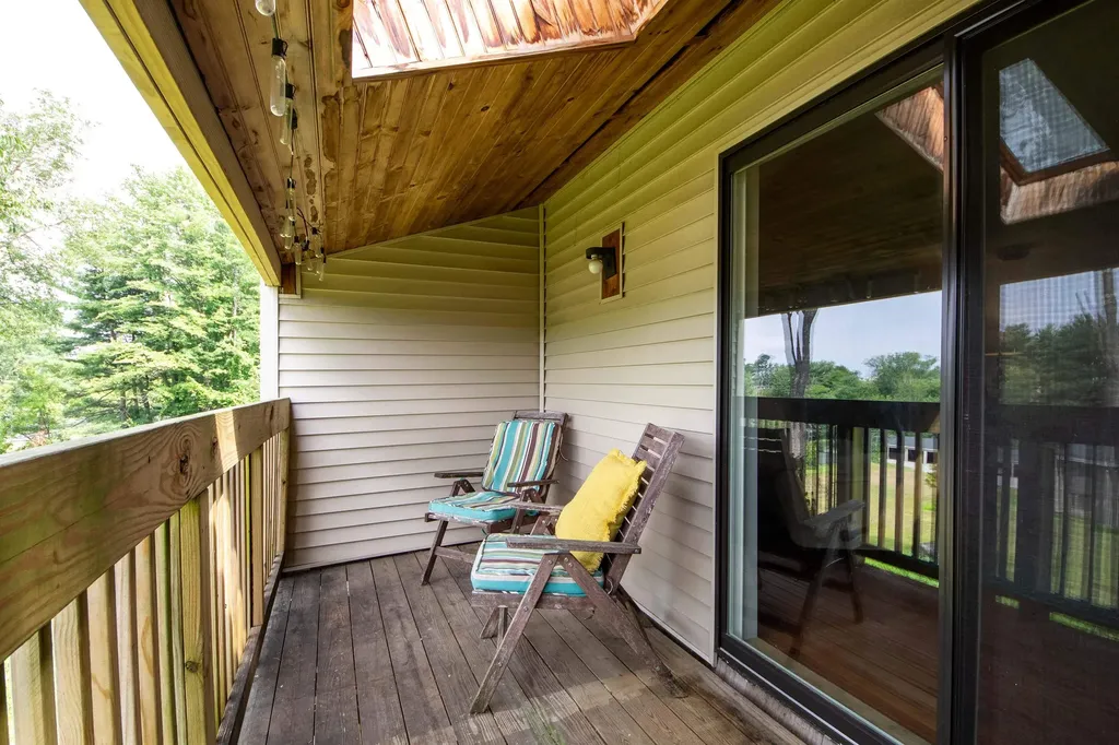 16 Bayberry Lane South Burlington VT 05403