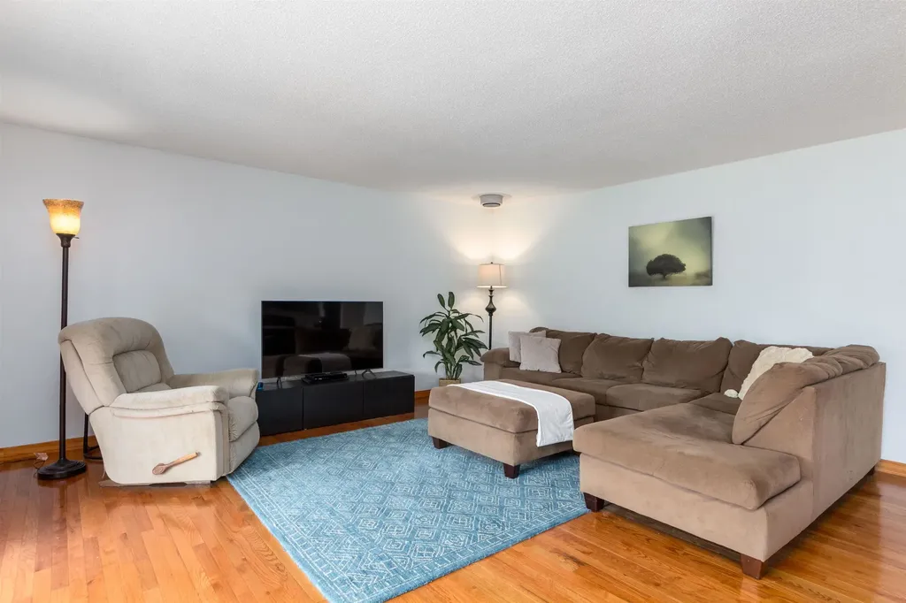 16 Bayberry Lane South Burlington VT 05403