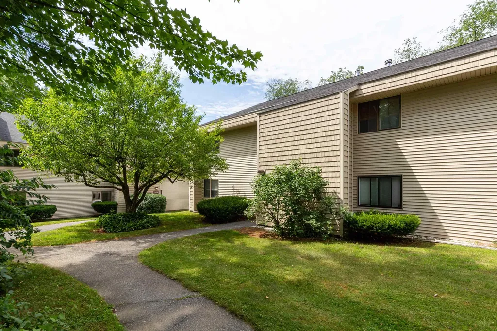 16 Bayberry Lane South Burlington VT 05403