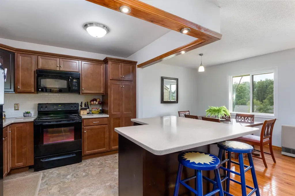 16 Bayberry Lane South Burlington VT 05403