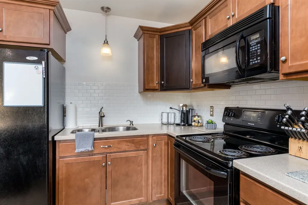 16 Bayberry Lane South Burlington VT 05403