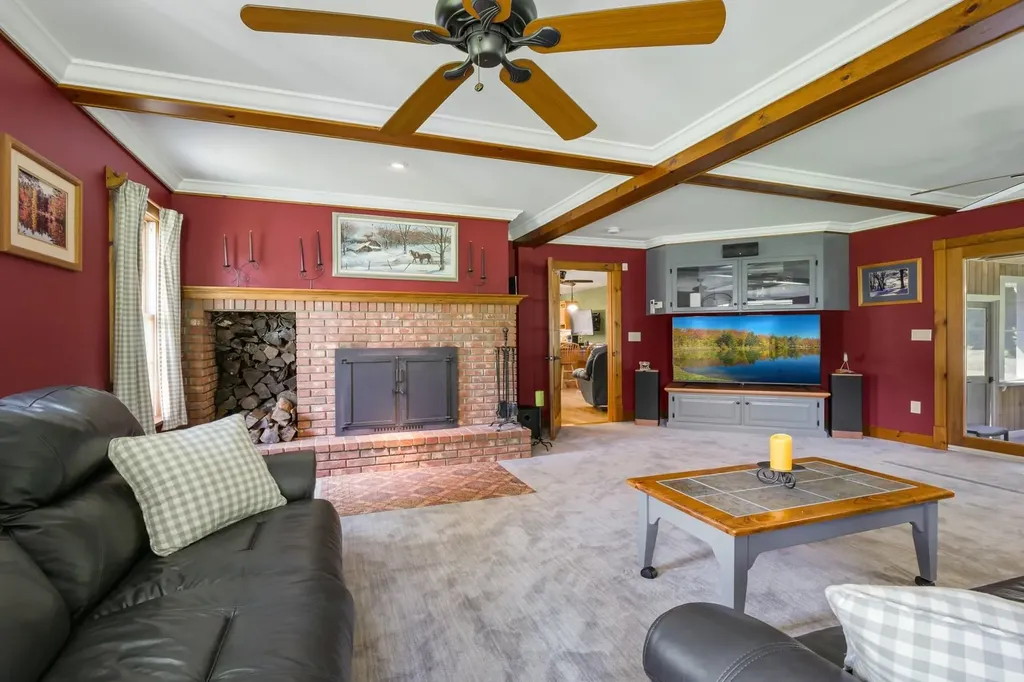 134 Crown Point North Pittsford VT 05763